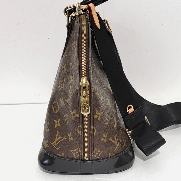 ✨LOUIS VUITTON Alma PM Handbag with non - LV adjustable crossbody strap. - Picture 5 of 15